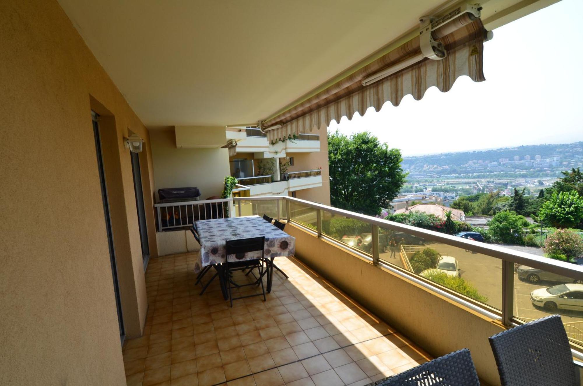 Plein Ciel - 5 Personnes Avec Piscine Sur La Corniche Fleurie A Apartment